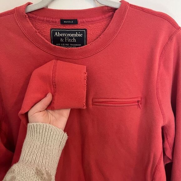 Abercrombie and Fitch Muscle Distressed Crewneck Sweater Size Medium - Picture 5 of 7